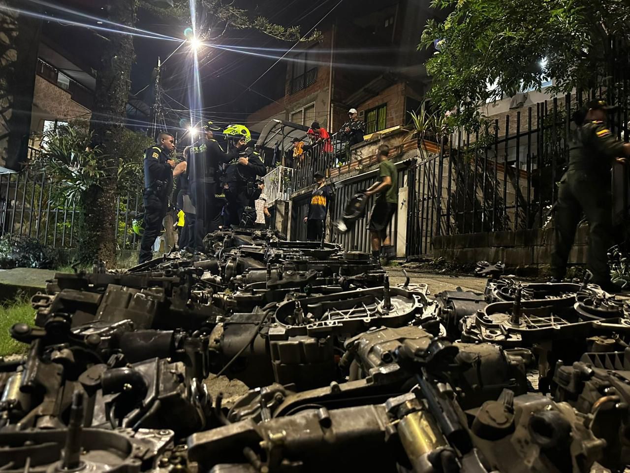 Desmantelada bodega ilegal con más de 2.000  autopartes robadas en Medellín 