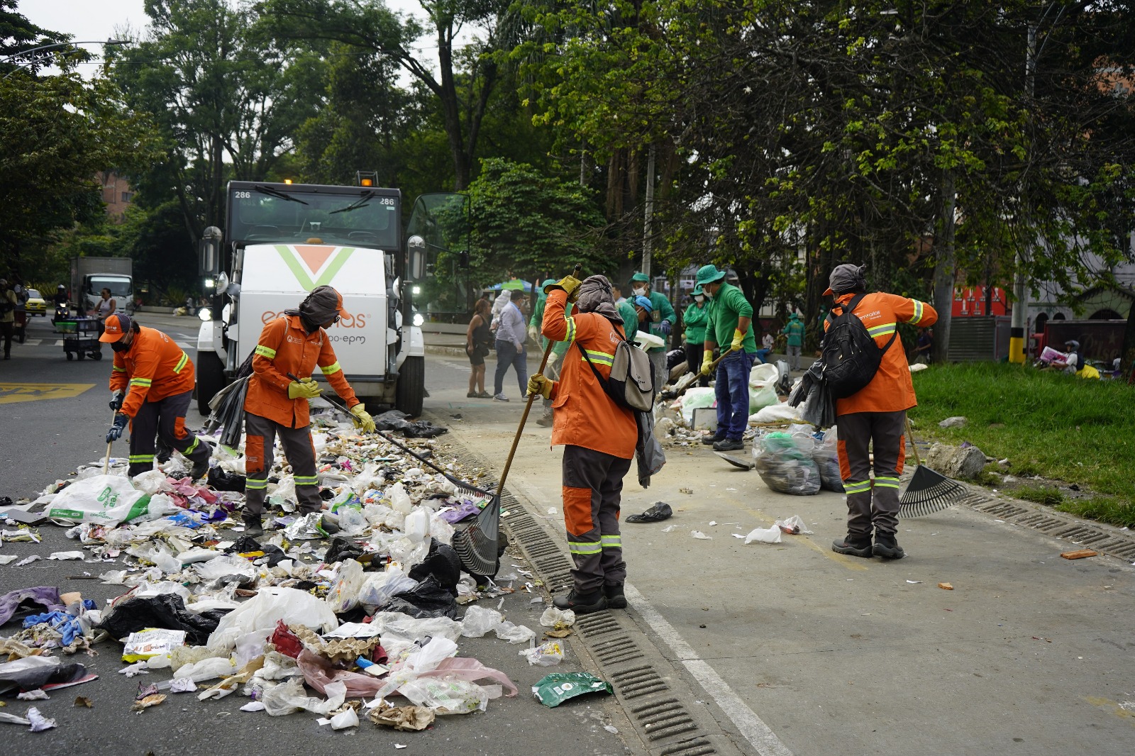 Sembrando Limpieza  con Amor en El Poblado y La Candelaria 
