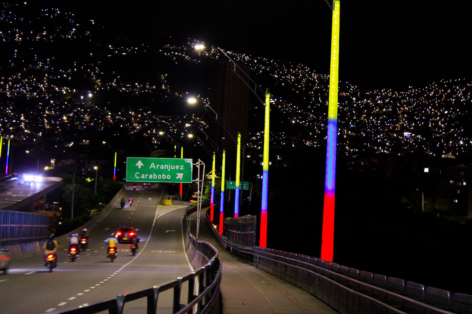 Medellín avanza en la renovación de puntos clave de su alumbrado público