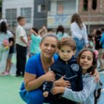 Estrategia ‘Parchemos’ impacta a más de 5.200 menores en Medellín fortaleciendo el rol de cuidadores