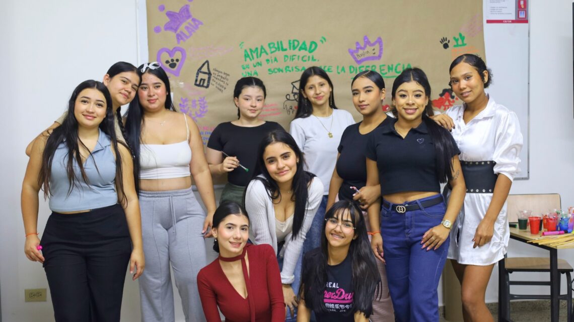 madres  adolescentes de Medellín fortalecen su bienestar 